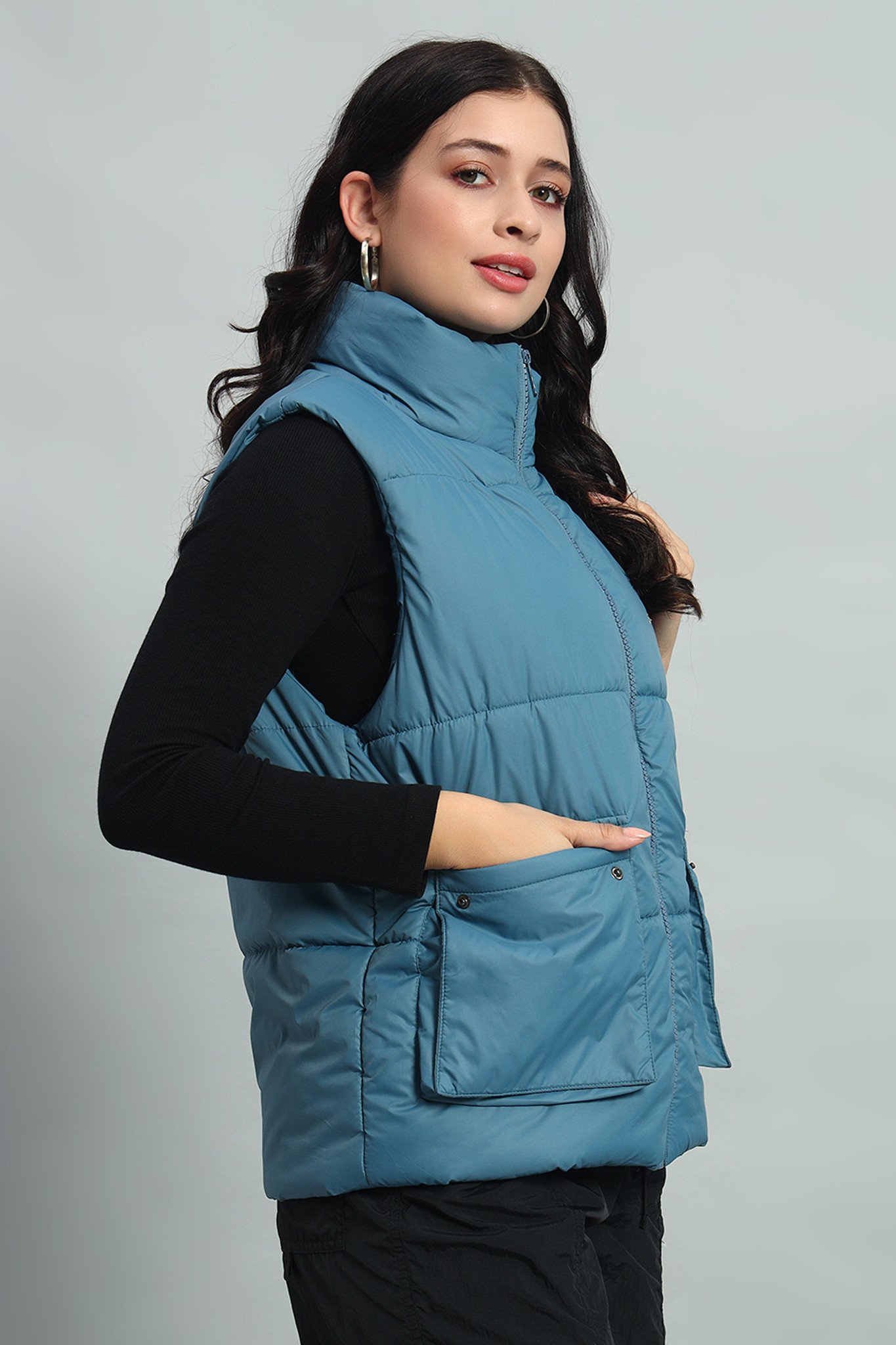 SLEEVELESS PUFFER JACKET (COOL BLUE)