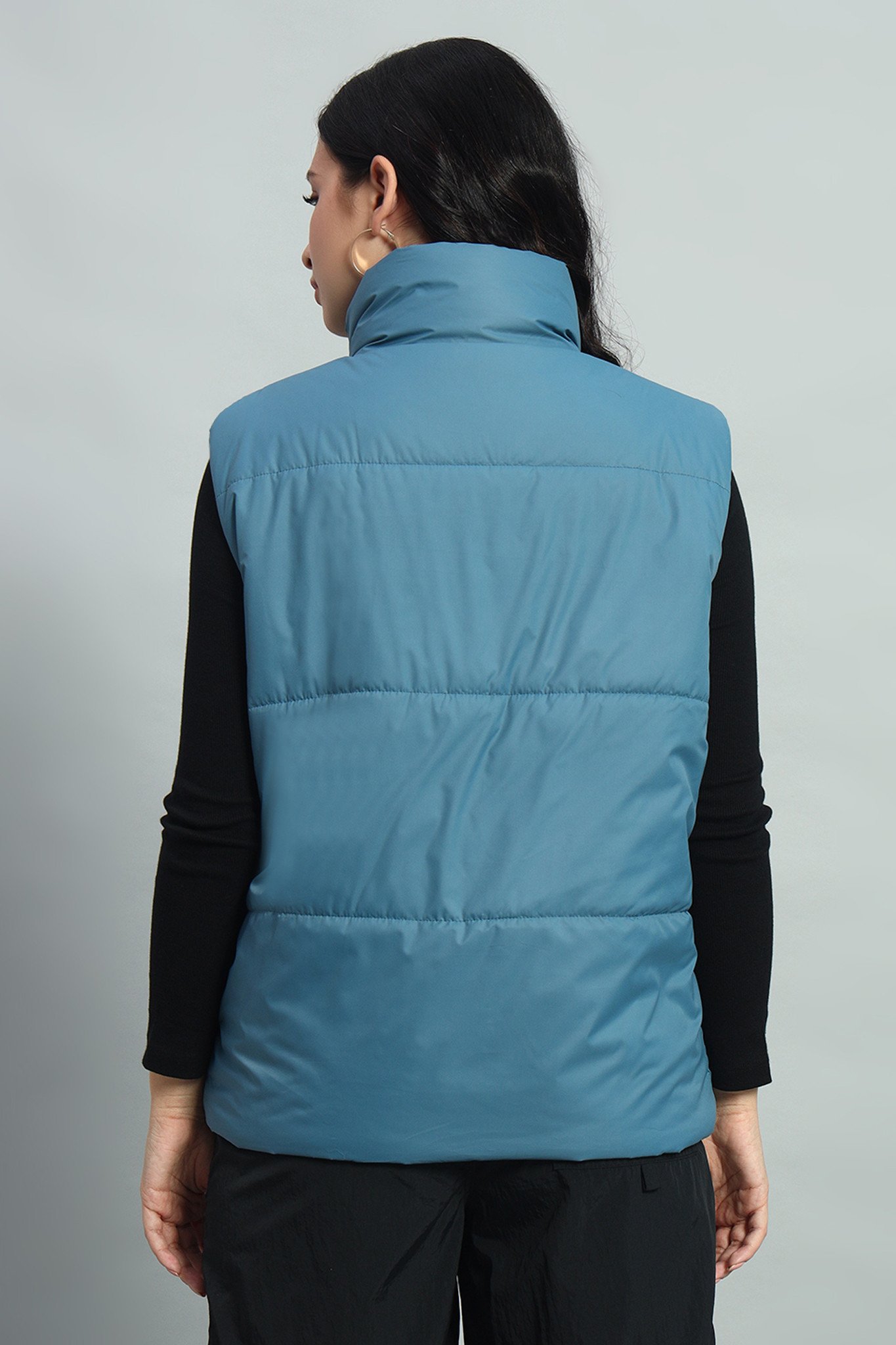 SLEEVELESS PUFFER JACKET (COOL BLUE)