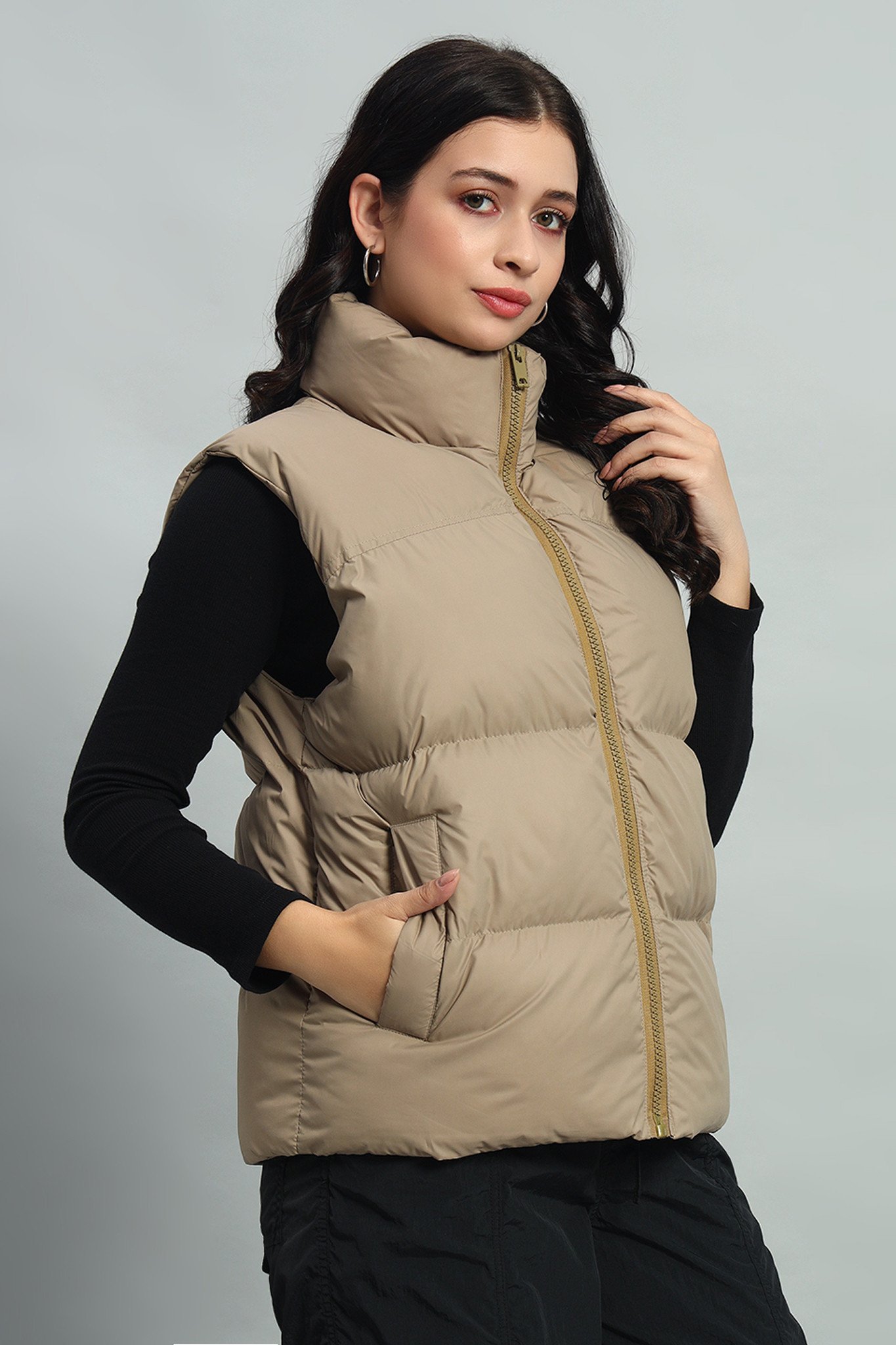 SLEEVELESS PUFFER JACKET (BEIGE)